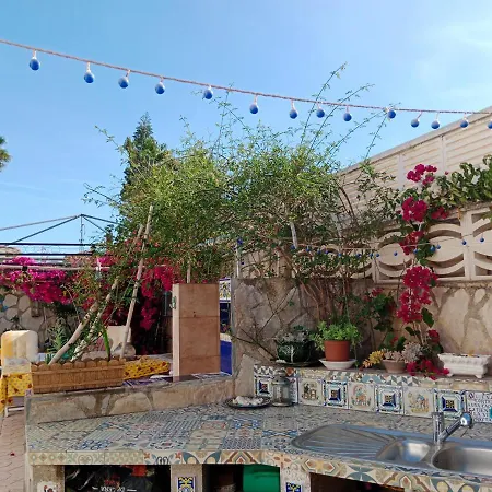 Stylish Family Villa, Near Beach,prive Parking,wifi *