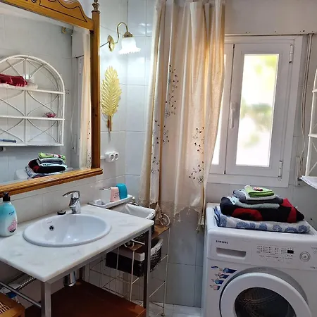 Stylish Family Villa, Near Beach,prive Parking,wifi *